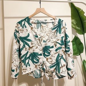Women’s Floral/Foliage Cropped Blouse